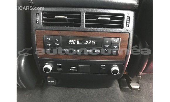 Acheter Import Voiture Toyota Land Cruiser Blanc à Import - Dubai, Iles Acheter Import Voiture Toyota Land Cruiser Blanc à Import - Dubai, Iles