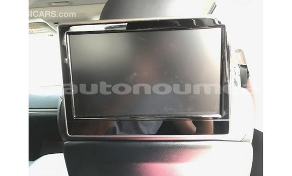 Acheter Import Voiture Toyota Land Cruiser Blanc à Import - Dubai, Iles Acheter Import Voiture Toyota Land Cruiser Blanc à Import - Dubai, Iles