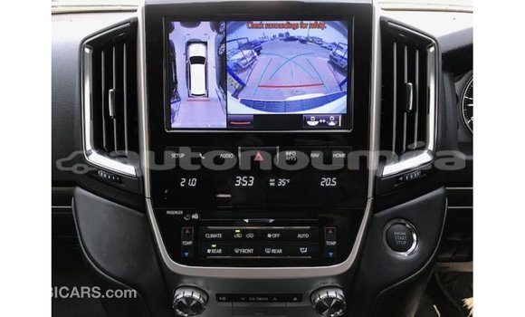 Acheter Import Voiture Toyota Land Cruiser Blanc à Import - Dubai, Iles Acheter Import Voiture Toyota Land Cruiser Blanc à Import - Dubai, Iles