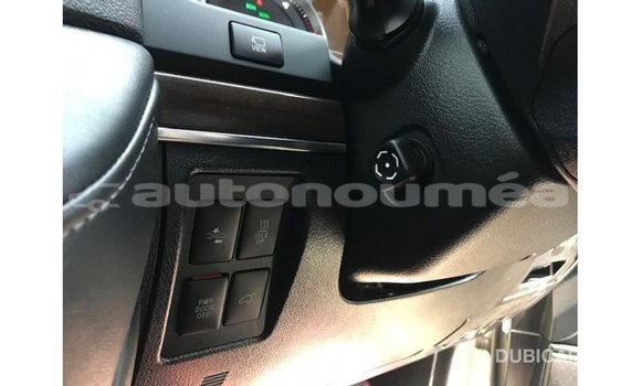 Acheter Import Voiture Toyota Land Cruiser Blanc à Import - Dubai, Iles Acheter Import Voiture Toyota Land Cruiser Blanc à Import - Dubai, Iles
