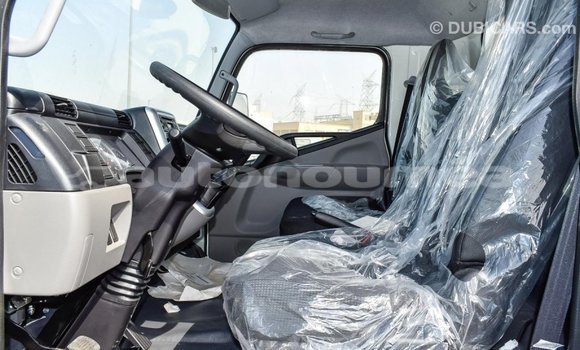 Buy Import Mitsubishi Carisma White Car in Import - Dubai in Iles Buy Import Mitsubishi Carisma White Car in Import - Dubai in Iles