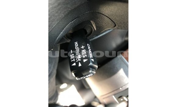 Acheter Import Voiture Toyota Land Cruiser Blanc à Import - Dubai, Iles Acheter Import Voiture Toyota Land Cruiser Blanc à Import - Dubai, Iles