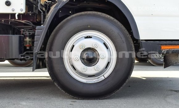 Buy Import Mitsubishi Carisma White Car in Import - Dubai in Iles Buy Import Mitsubishi Carisma White Car in Import - Dubai in Iles