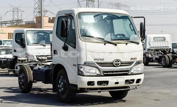 Buy Import Hino 300 Series White Truck in Import - Dubai in Iles Buy Import Hino 300 Series White Truck in Import - Dubai in Iles