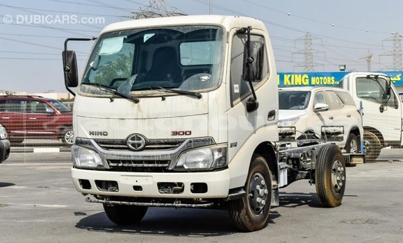 Buy Import Hino 300 Series White Truck in Import - Dubai in Iles Buy Import Hino 300 Series White Truck in Import - Dubai in Iles