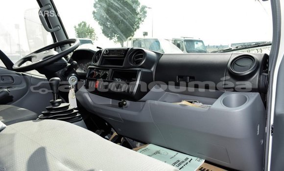 Buy Import Hino 300 Series White Truck in Import - Dubai in Iles Buy Import Hino 300 Series White Truck in Import - Dubai in Iles