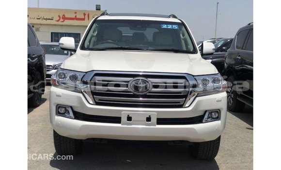 Acheter Import Voiture Toyota Land Cruiser Blanc à Import - Dubai, Iles Acheter Import Voiture Toyota Land Cruiser Blanc à Import - Dubai, Iles