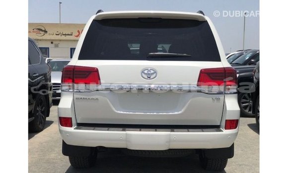 Acheter Import Voiture Toyota Land Cruiser Blanc à Import - Dubai, Iles Acheter Import Voiture Toyota Land Cruiser Blanc à Import - Dubai, Iles