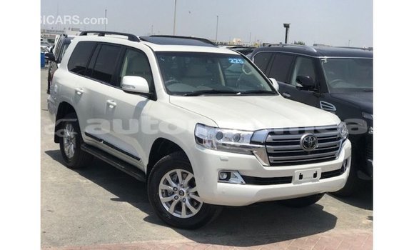 Acheter Import Voiture Toyota Land Cruiser Blanc à Import - Dubai, Iles Acheter Import Voiture Toyota Land Cruiser Blanc à Import - Dubai, Iles