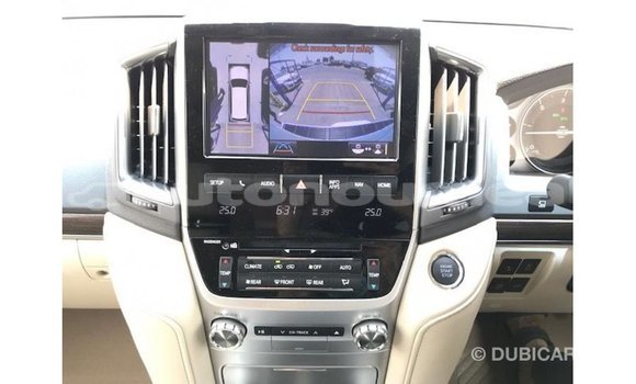 Acheter Import Voiture Toyota Land Cruiser Blanc à Import - Dubai, Iles Acheter Import Voiture Toyota Land Cruiser Blanc à Import - Dubai, Iles