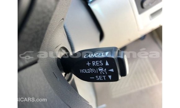 Acheter Import Voiture Toyota Land Cruiser Blanc à Import - Dubai, Iles Acheter Import Voiture Toyota Land Cruiser Blanc à Import - Dubai, Iles