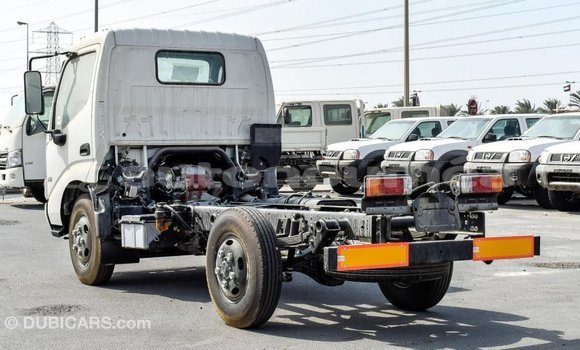 Buy Import Hino 300 Series White Truck in Import - Dubai in Iles Buy Import Hino 300 Series White Truck in Import - Dubai in Iles