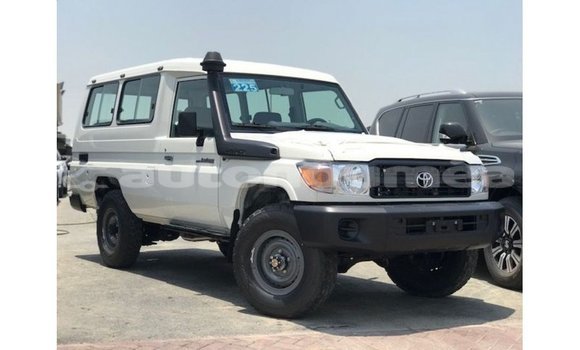 Acheter Import Voiture Toyota Land Cruiser Blanc à Import - Dubai, Iles Acheter Import Voiture Toyota Land Cruiser Blanc à Import - Dubai, Iles