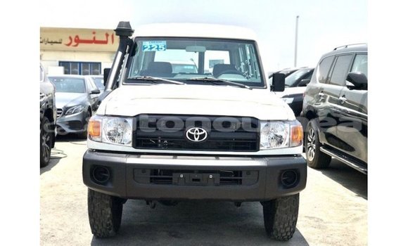 Acheter Import Voiture Toyota Land Cruiser Blanc à Import - Dubai, Iles Acheter Import Voiture Toyota Land Cruiser Blanc à Import - Dubai, Iles