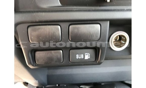 Acheter Import Voiture Toyota Land Cruiser Blanc à Import - Dubai, Iles Acheter Import Voiture Toyota Land Cruiser Blanc à Import - Dubai, Iles