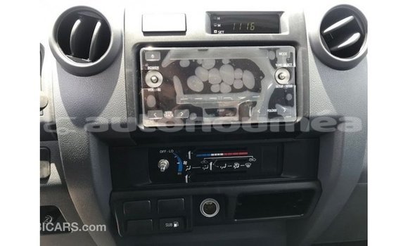 Acheter Import Voiture Toyota Land Cruiser Blanc à Import - Dubai, Iles Acheter Import Voiture Toyota Land Cruiser Blanc à Import - Dubai, Iles