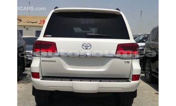 Acheter Import Voiture Toyota Land Cruiser Blanc à Import - Dubai, Iles Acheter Import Voiture Toyota Land Cruiser Blanc à Import - Dubai, Iles