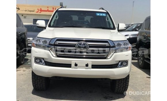 Acheter Import Voiture Toyota Land Cruiser Blanc à Import - Dubai, Iles Acheter Import Voiture Toyota Land Cruiser Blanc à Import - Dubai, Iles