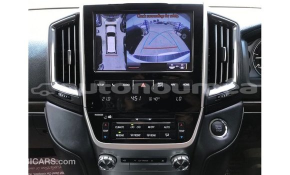 Acheter Import Voiture Toyota Land Cruiser Blanc à Import - Dubai, Iles Acheter Import Voiture Toyota Land Cruiser Blanc à Import - Dubai, Iles
