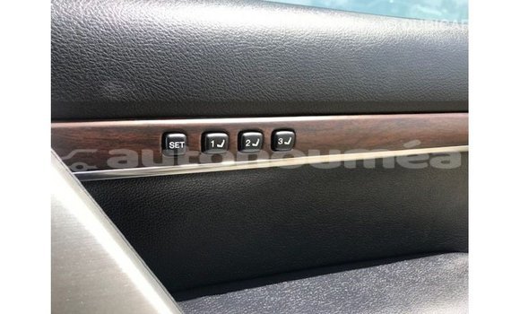 Acheter Import Voiture Toyota Land Cruiser Blanc à Import - Dubai, Iles Acheter Import Voiture Toyota Land Cruiser Blanc à Import - Dubai, Iles