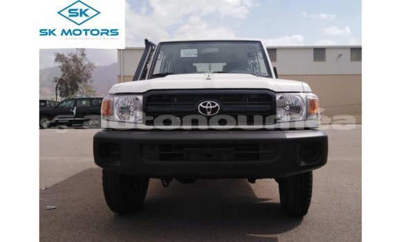 Acheter Import Voiture Toyota Land Cruiser Blanc à Import - Dubai, Iles Acheter Import Voiture Toyota Land Cruiser Blanc à Import - Dubai, Iles