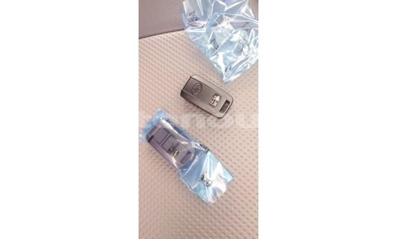 Acheter Import Voiture Toyota Land Cruiser Blanc à Import - Dubai, Iles Acheter Import Voiture Toyota Land Cruiser Blanc à Import - Dubai, Iles