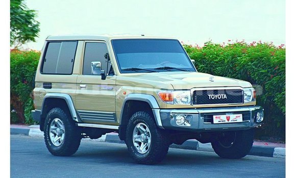 Buy Import Toyota Land Cruiser Beige Car in Import - Dubai in Iles