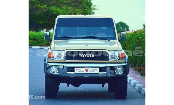 Buy Import Toyota Land Cruiser Beige Car in Import - Dubai in Iles Buy Import Toyota Land Cruiser Beige Car in Import - Dubai in Iles