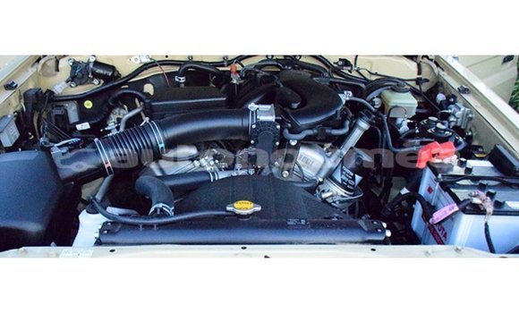 Buy Import Toyota Land Cruiser Beige Car in Import - Dubai in Iles Buy Import Toyota Land Cruiser Beige Car in Import - Dubai in Iles
