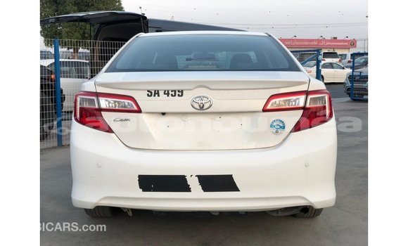 Acheter Import Voiture Toyota Camry Blanc à Import - Dubai, Iles Acheter Import Voiture Toyota Camry Blanc à Import - Dubai, Iles