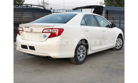Acheter Import Voiture Toyota Camry Blanc à Import - Dubai, Iles Acheter Import Voiture Toyota Camry Blanc à Import - Dubai, Iles