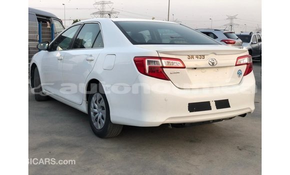 Acheter Import Voiture Toyota Camry Blanc à Import - Dubai, Iles Acheter Import Voiture Toyota Camry Blanc à Import - Dubai, Iles