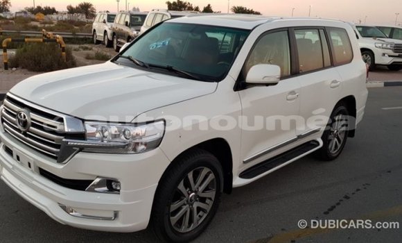 Acheter Import Voiture Toyota Land Cruiser Blanc à Import - Dubai, Iles Acheter Import Voiture Toyota Land Cruiser Blanc à Import - Dubai, Iles