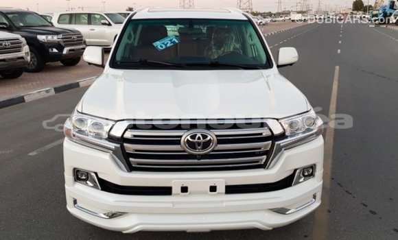 Acheter Import Voiture Toyota Land Cruiser Blanc à Import - Dubai, Iles Acheter Import Voiture Toyota Land Cruiser Blanc à Import - Dubai, Iles