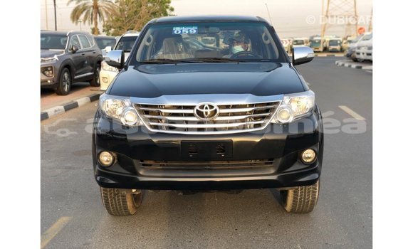 Acheter Import Voiture Toyota Fortuner Noir à Import - Dubai, Iles Acheter Import Voiture Toyota Fortuner Noir à Import - Dubai, Iles