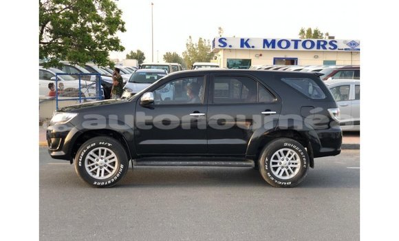 Acheter Import Voiture Toyota Fortuner Noir à Import - Dubai, Iles Acheter Import Voiture Toyota Fortuner Noir à Import - Dubai, Iles