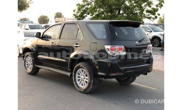 Acheter Import Voiture Toyota Fortuner Noir à Import - Dubai, Iles Acheter Import Voiture Toyota Fortuner Noir à Import - Dubai, Iles