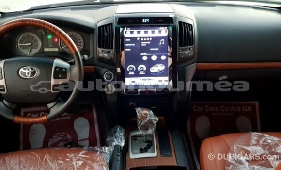 Acheter Import Voiture Toyota Land Cruiser Blanc à Import - Dubai, Iles Acheter Import Voiture Toyota Land Cruiser Blanc à Import - Dubai, Iles