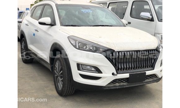 Buy Import Hyundai Tucson White Car in Import - Dubai in Iles Buy Import Hyundai Tucson White Car in Import - Dubai in Iles