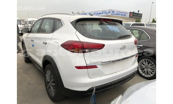Buy Import Hyundai Tucson White Car in Import - Dubai in Iles Buy Import Hyundai Tucson White Car in Import - Dubai in Iles