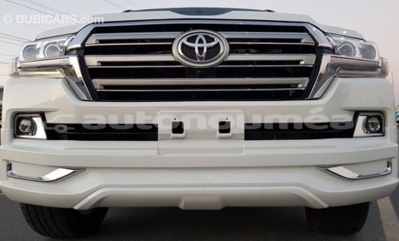 Acheter Import Voiture Toyota Land Cruiser Blanc à Import - Dubai, Iles Acheter Import Voiture Toyota Land Cruiser Blanc à Import - Dubai, Iles
