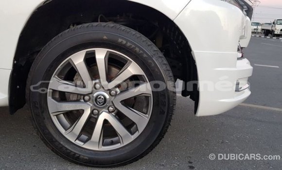 Acheter Import Voiture Toyota Land Cruiser Blanc à Import - Dubai, Iles Acheter Import Voiture Toyota Land Cruiser Blanc à Import - Dubai, Iles