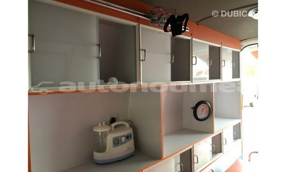 Acheter Import Voiture Toyota Hiace Blanc à Import - Dubai, Iles Acheter Import Voiture Toyota Hiace Blanc à Import - Dubai, Iles