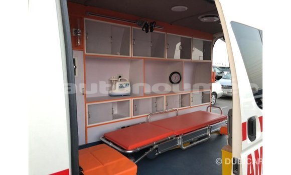 Acheter Import Voiture Toyota Hiace Blanc à Import - Dubai, Iles Acheter Import Voiture Toyota Hiace Blanc à Import - Dubai, Iles