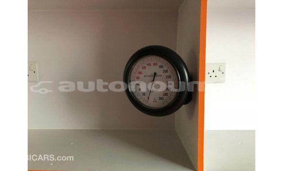 Acheter Import Voiture Toyota Hiace Blanc à Import - Dubai, Iles Acheter Import Voiture Toyota Hiace Blanc à Import - Dubai, Iles