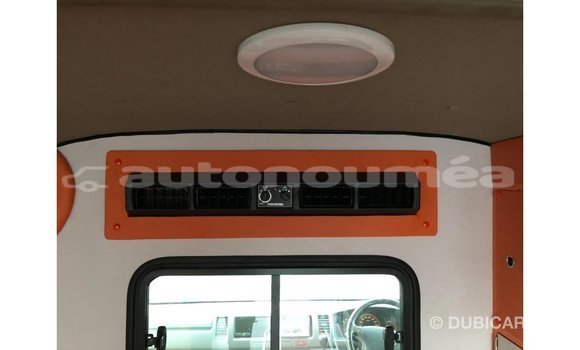 Acheter Import Voiture Toyota Hiace Blanc à Import - Dubai, Iles Acheter Import Voiture Toyota Hiace Blanc à Import - Dubai, Iles