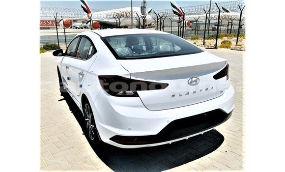 Buy Import Hyundai Elantra White Car in Import - Dubai in Iles Buy Import Hyundai Elantra White Car in Import - Dubai in Iles