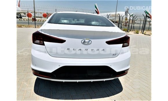 Buy Import Hyundai Elantra White Car in Import - Dubai in Iles Buy Import Hyundai Elantra White Car in Import - Dubai in Iles