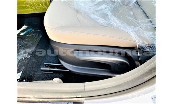 Buy Import Hyundai Elantra White Car in Import - Dubai in Iles Buy Import Hyundai Elantra White Car in Import - Dubai in Iles