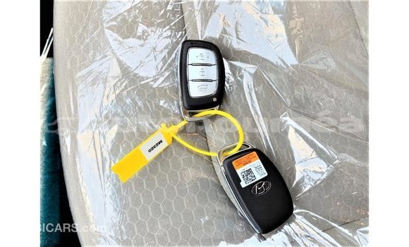 Buy Import Hyundai Elantra White Car in Import - Dubai in Iles Buy Import Hyundai Elantra White Car in Import - Dubai in Iles